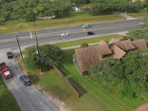 4225 E Highway 290 , Dripping Springs, TX 78620