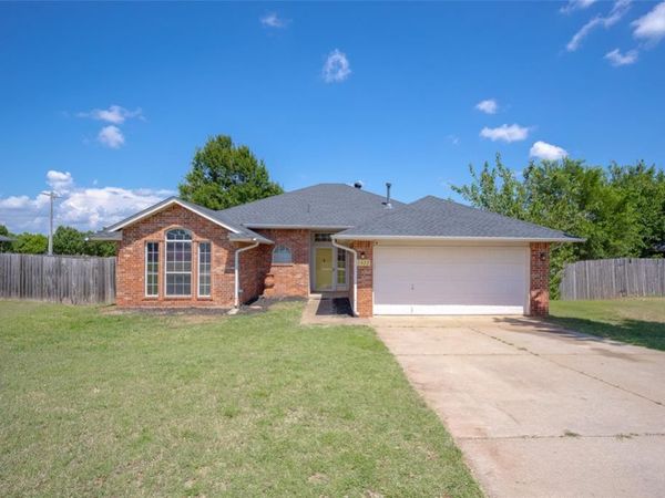 1422 Cherokee Circle, Blanchard, OK 73010