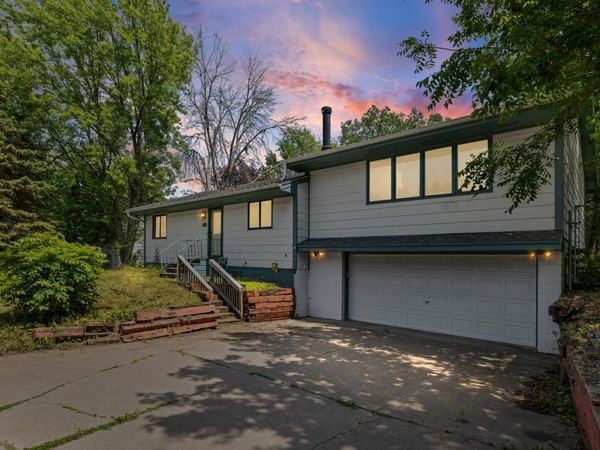 806 Parkway Drive , Saint Paul, MN 55106
