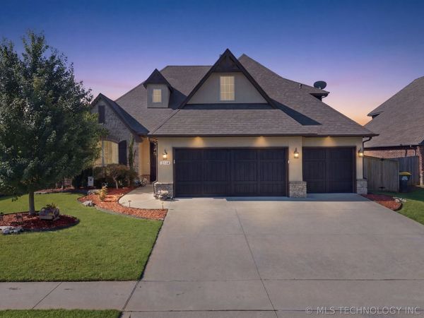 2114 W 117th Place S, Jenks, OK 74037