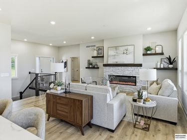 9808 Overland Trail, Papillion, NE 68046