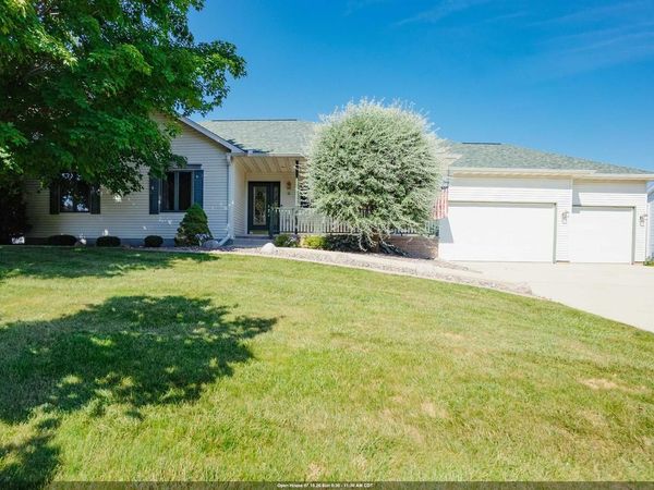 8 HAMPTON COURT, Fond Du Lac, WI 54935