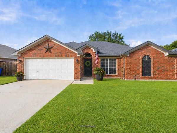 1020 Hannah Street, Burleson, TX 76028