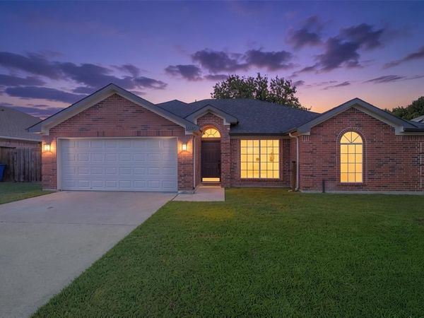 1020 Hannah Street, Burleson, TX 76028