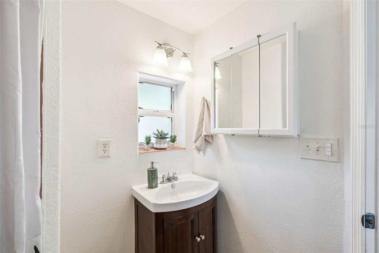 817 Romano Avenue , Orlando, FL 32807 Photo