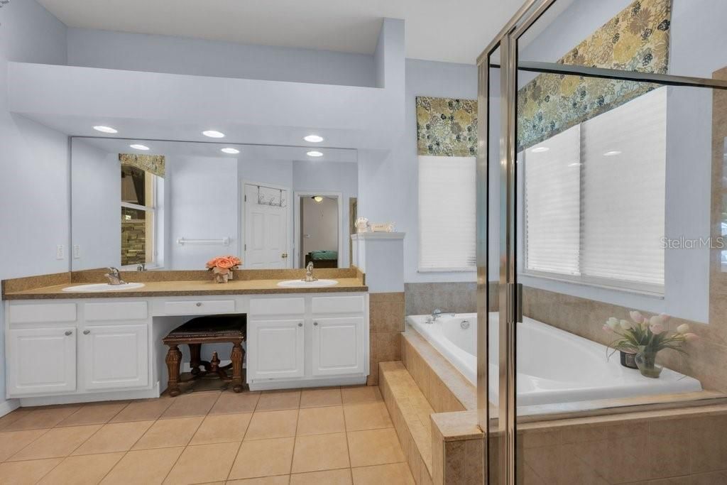 5967 Jaegerglen Drive , Lithia, FL 33547 Photo