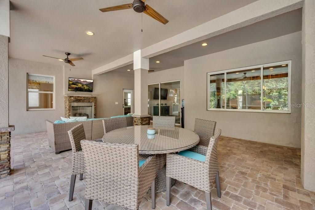 5967 Jaegerglen Drive , Lithia, FL 33547 Photo