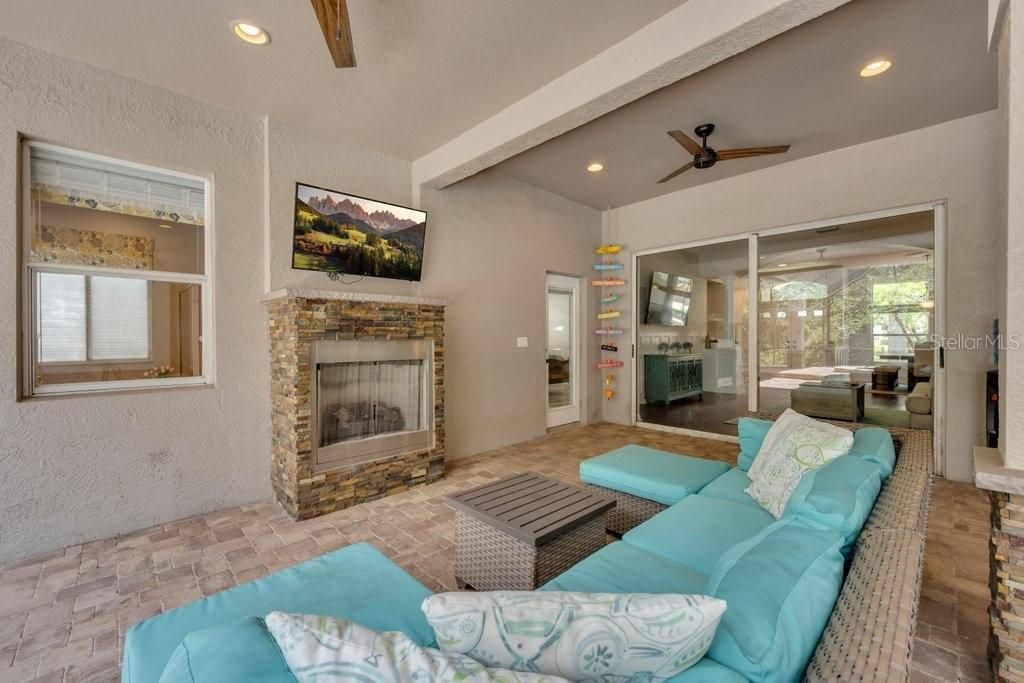 5967 Jaegerglen Drive , Lithia, FL 33547 Photo