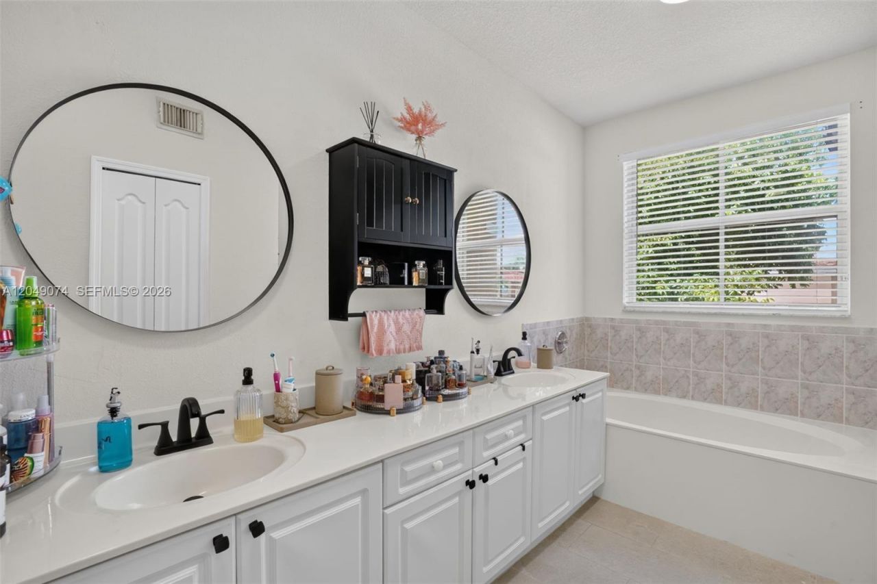 913 NW 135th Ave, Pembroke Pines, FL 33028 Photo