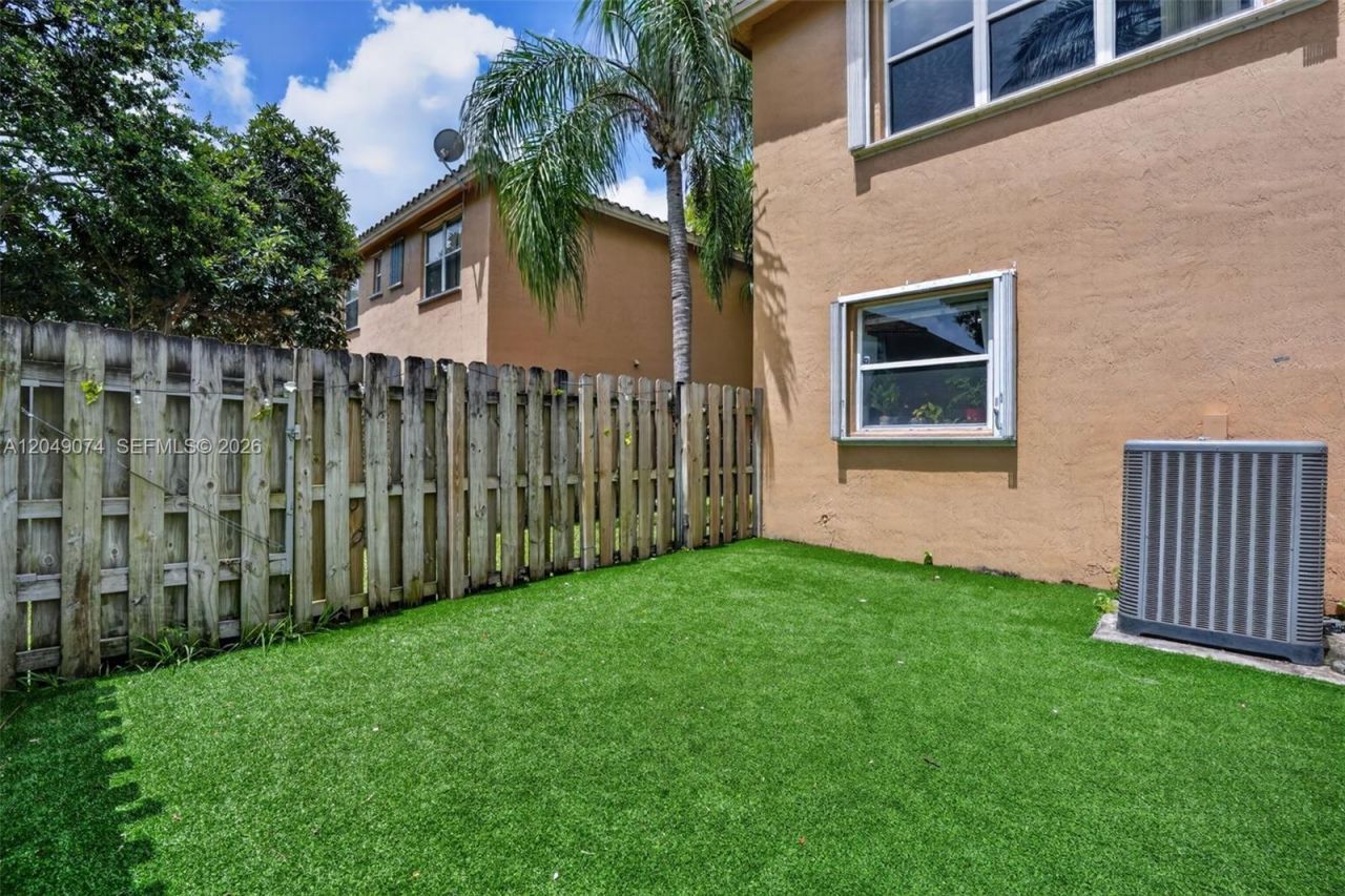 913 NW 135th Ave, Pembroke Pines, FL 33028 Photo