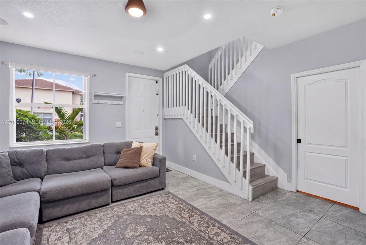 913 NW 135th Ave, Pembroke Pines, FL 33028 Photo
