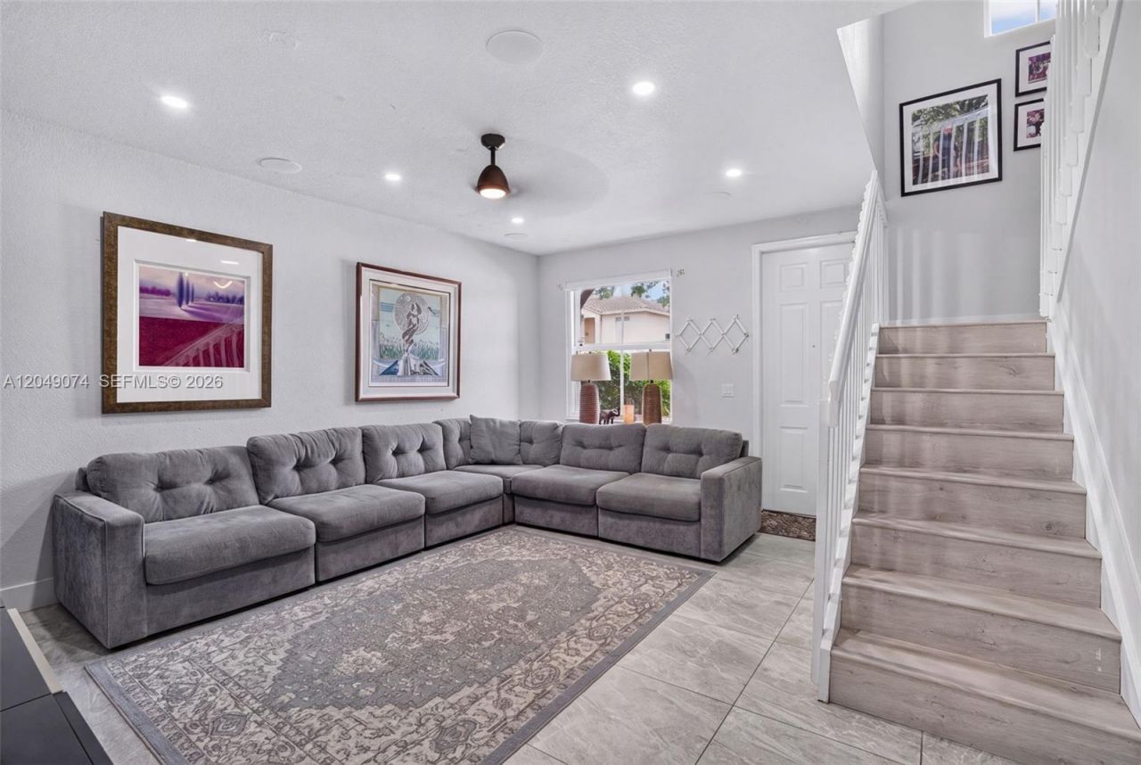 913 NW 135th Ave, Pembroke Pines, FL 33028 Photo
