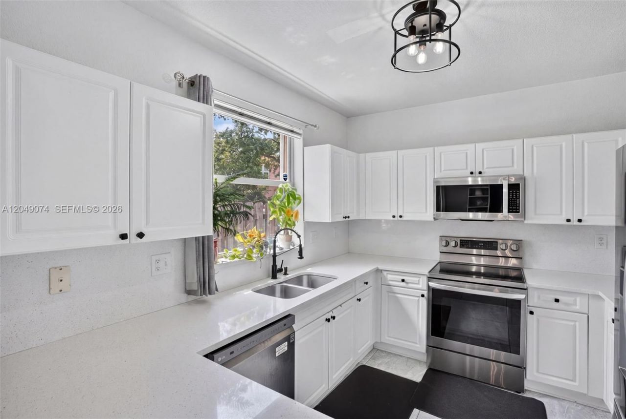 913 NW 135th Ave, Pembroke Pines, FL 33028 Photo