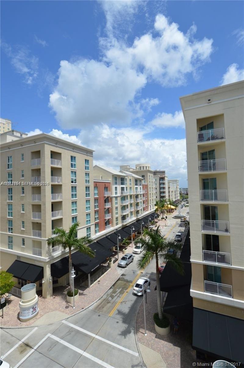 7280 SW 90th St , Unit 501, Miami, FL 33156 Photo