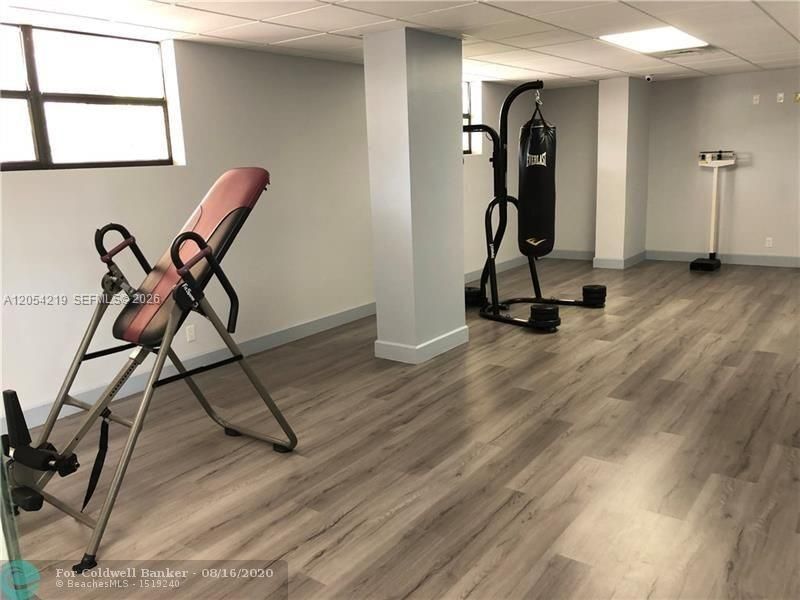 600 Parkview Dr , Unit 818, Hallandale Beach, FL 33009 Photo