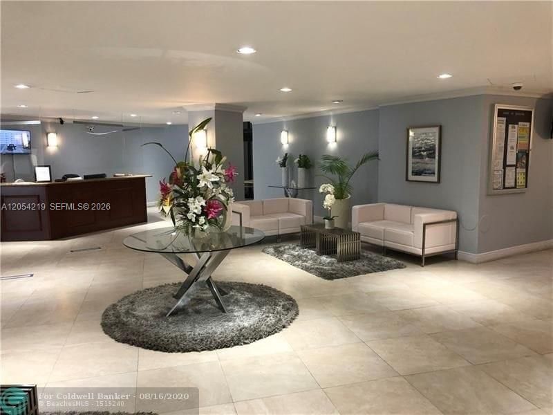 600 Parkview Dr , Unit 818, Hallandale Beach, FL 33009 Photo