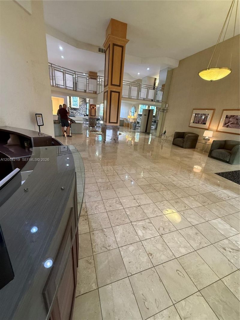 600 Parkview Dr , Unit 818, Hallandale Beach, FL 33009 Photo