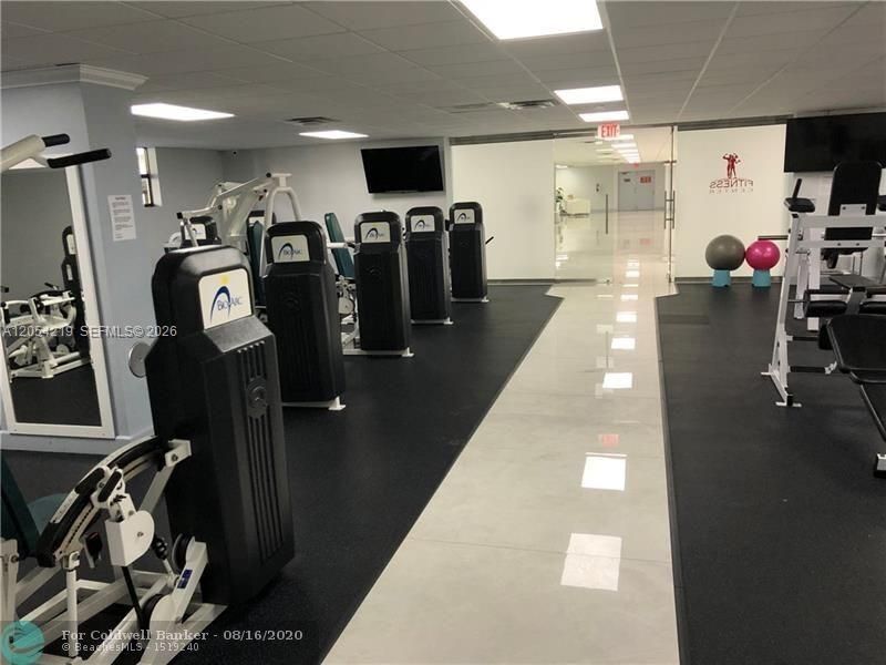 600 Parkview Dr , Unit 818, Hallandale Beach, FL 33009 Photo