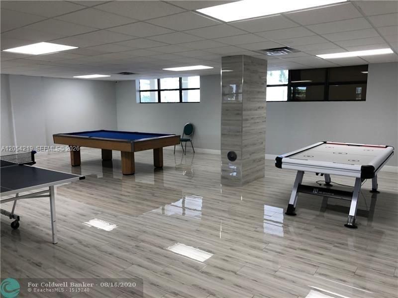 600 Parkview Dr , Unit 818, Hallandale Beach, FL 33009 Photo