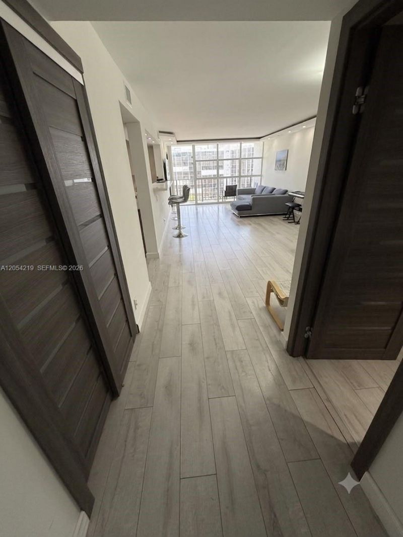 600 Parkview Dr , Unit 818, Hallandale Beach, FL 33009 Photo