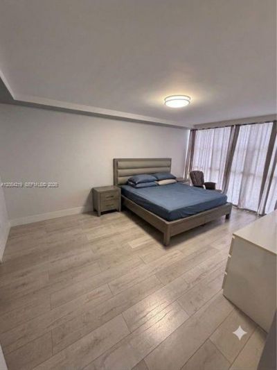 600 Parkview Dr , Unit 818, Hallandale Beach, FL 33009 Photo