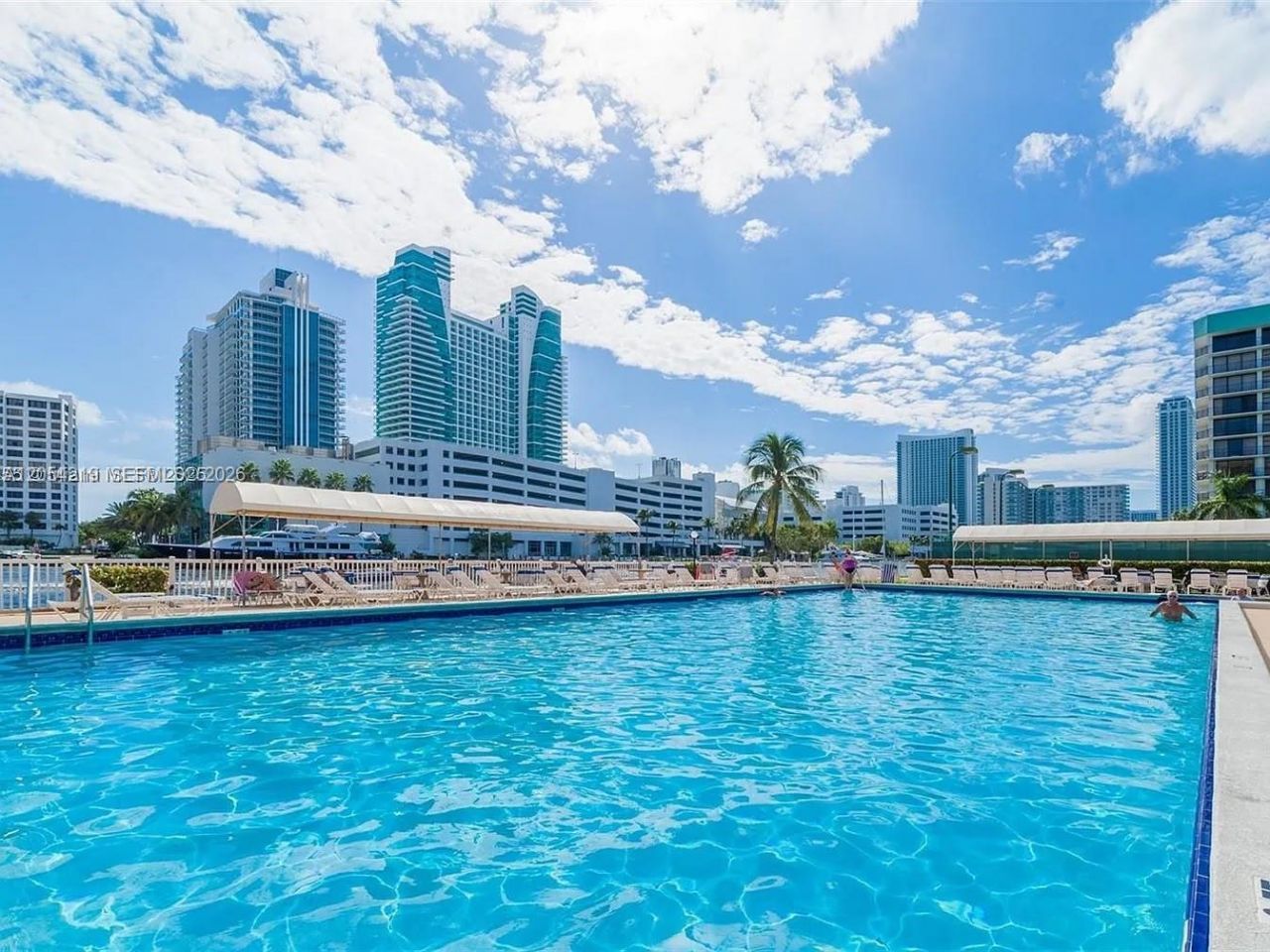 600 Parkview Dr , Unit 818, Hallandale Beach, FL 33009 Photo