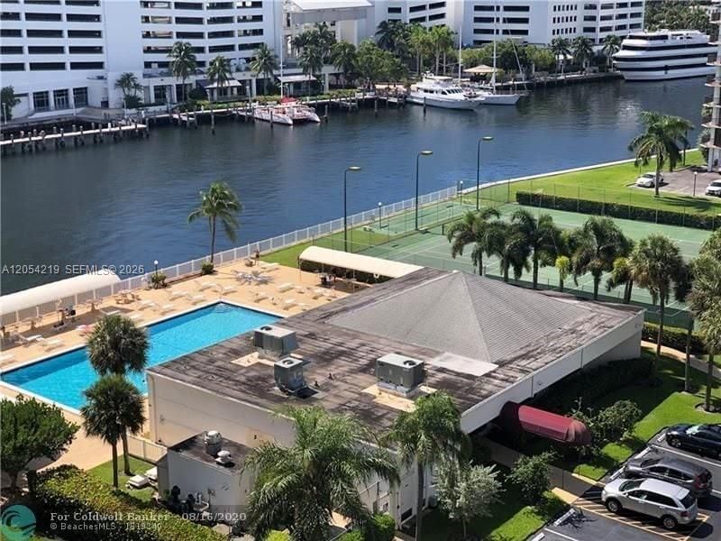 600 Parkview Dr , Unit 818, Hallandale Beach, FL 33009 Photo