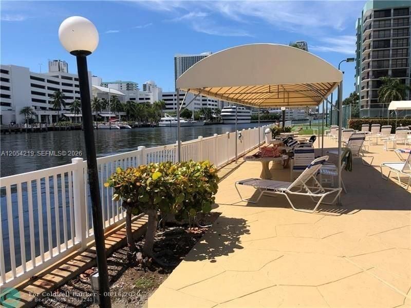 600 Parkview Dr , Unit 818, Hallandale Beach, FL 33009 Photo