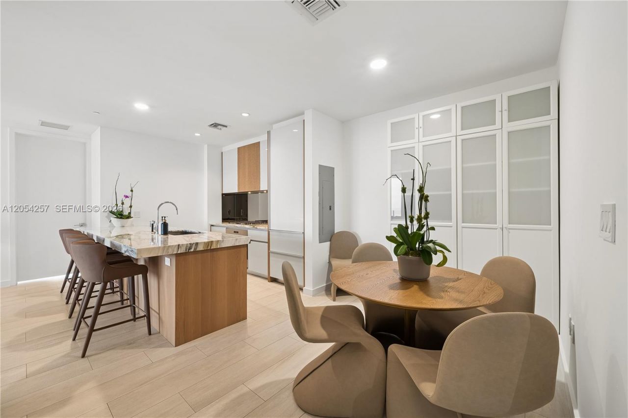 2831 S Bayshore Dr, Unit 1701, Coconut Grove, FL 33133 Photo