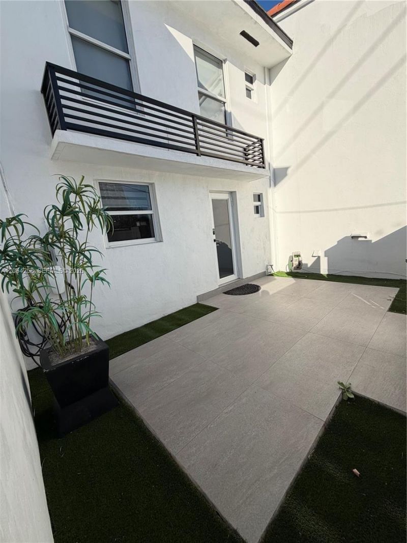1955 NE 123rd St , North Miami, FL 33181 Photo