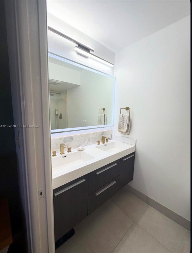 420 NE 12th Ave , Unit 502, Hallandale Beach, FL 33009 Photo