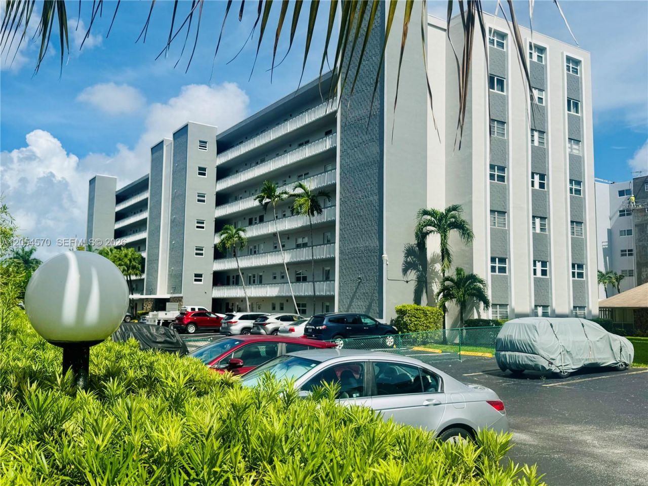 420 NE 12th Ave, Unit 502, Hallandale Beach, FL 33009 Photo