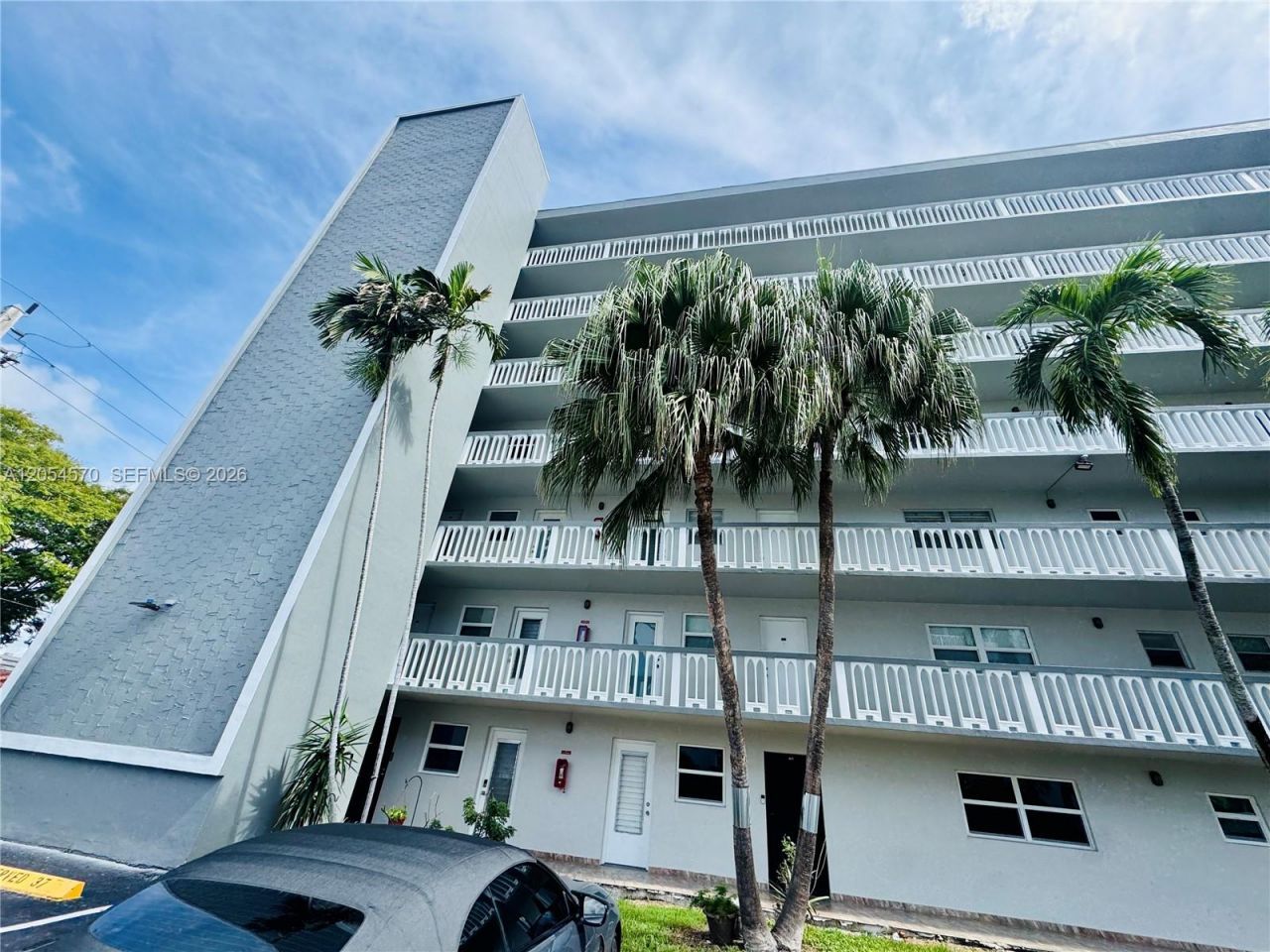 420 NE 12th Ave, Unit 502, Hallandale Beach, FL 33009 Photo