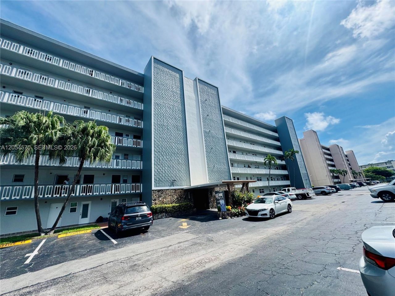420 NE 12th Ave, Unit 502, Hallandale Beach, FL 33009 Photo