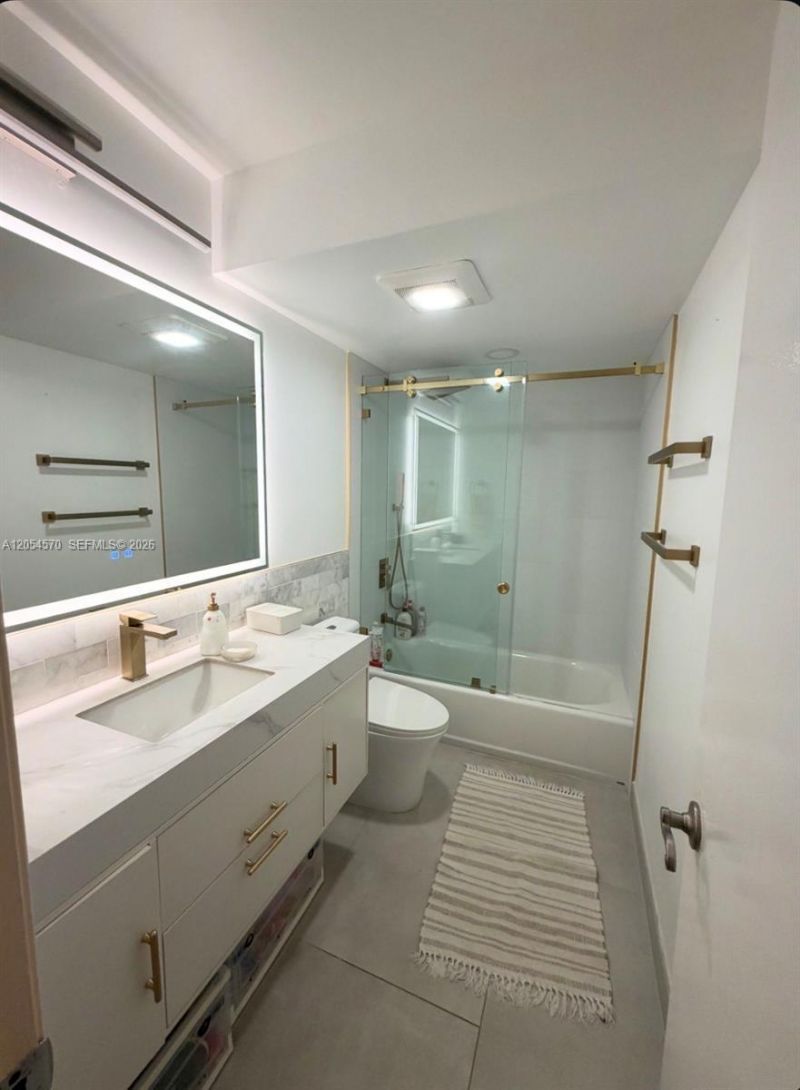 420 NE 12th Ave , Unit 502, Hallandale Beach, FL 33009 Photo