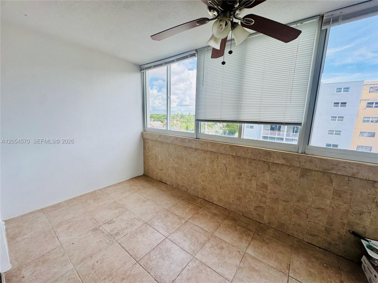 420 NE 12th Ave, Unit 502, Hallandale Beach, FL 33009 Photo