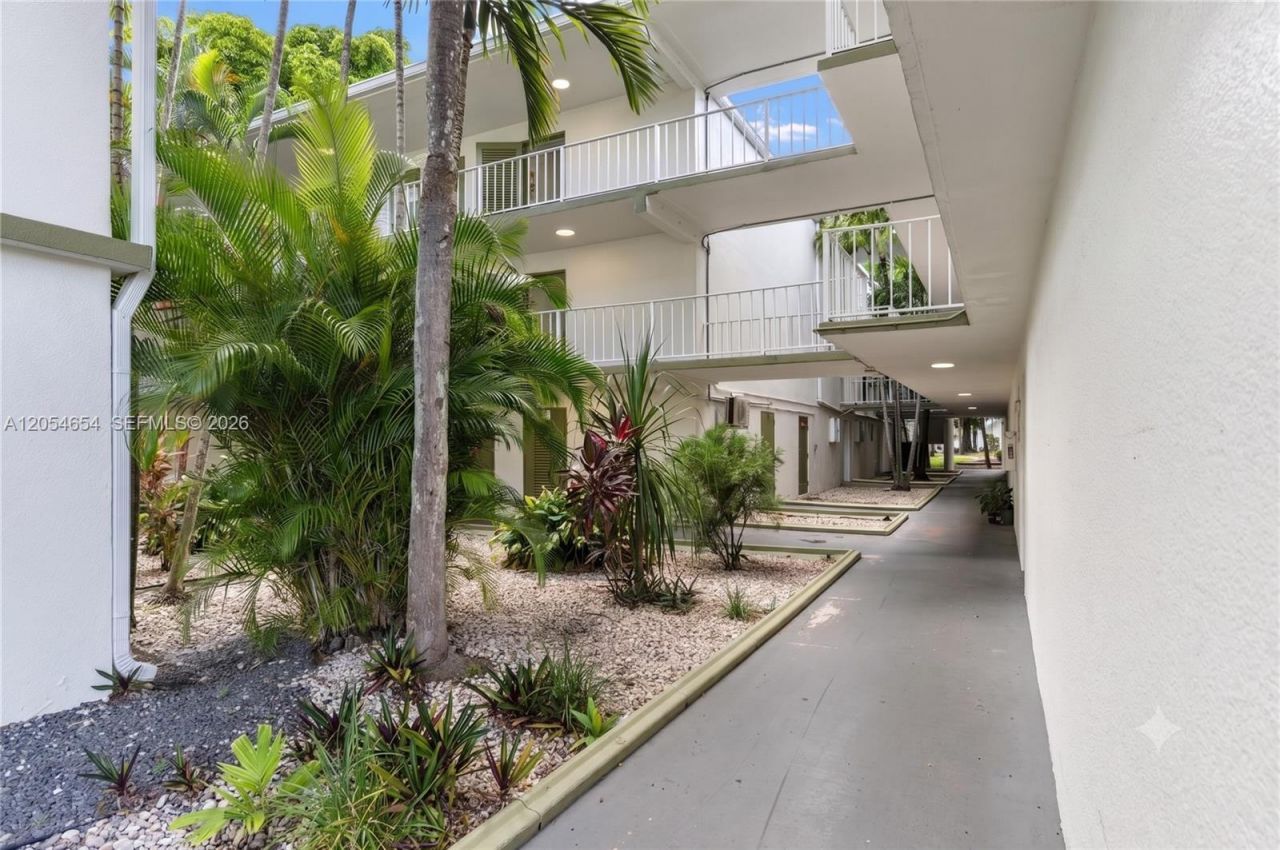 4205 N University Dr , Unit 303, Sunrise, FL 33351 Photo
