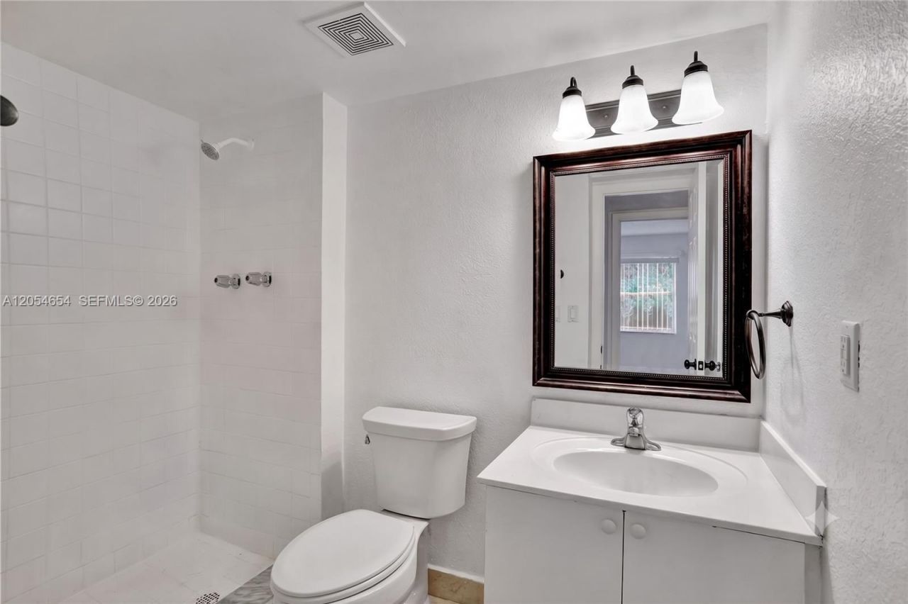4205 N University Dr , Unit 303, Sunrise, FL 33351 Photo