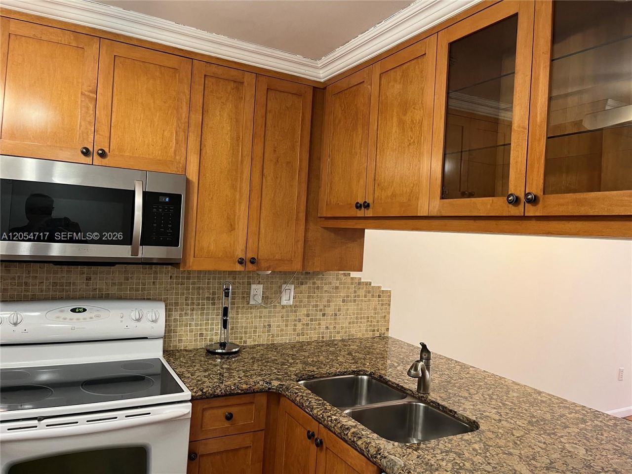 709 Curtiss Pkwy, Unit 11, Miami Springs, FL 33166 Photo