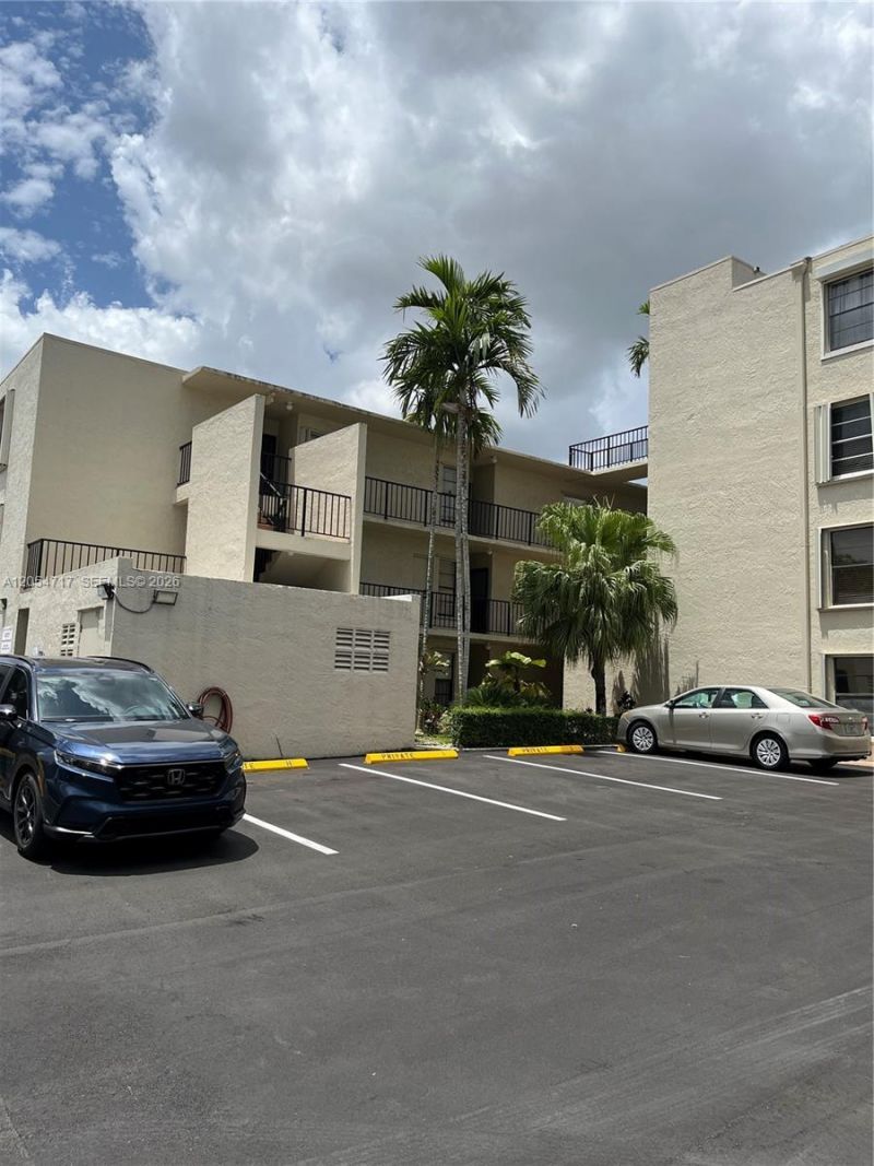 709 Curtiss Pkwy, Unit 11, Miami Springs, FL 33166 Photo