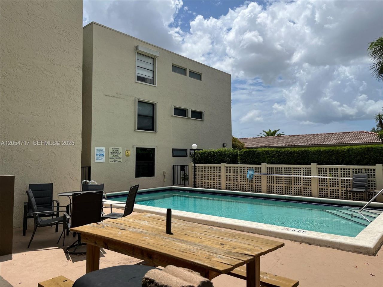 709 Curtiss Pkwy, Unit 11, Miami Springs, FL 33166 Photo