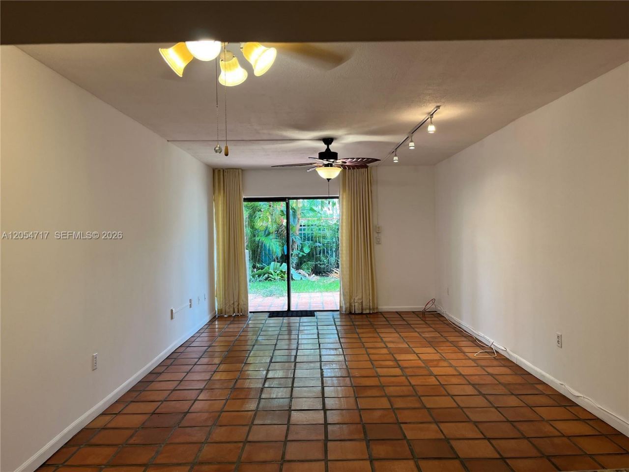709 Curtiss Pkwy, Unit 11, Miami Springs, FL 33166 Photo