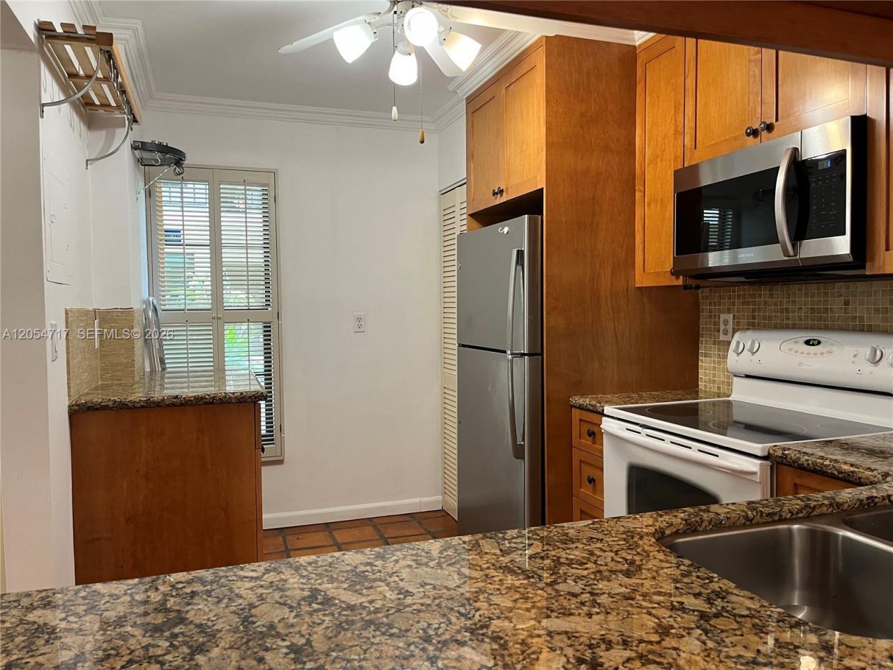709 Curtiss Pkwy, Unit 11, Miami Springs, FL 33166 Photo