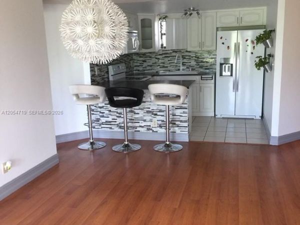 8290 Lake Dr , Unit 548, Doral, FL 33166