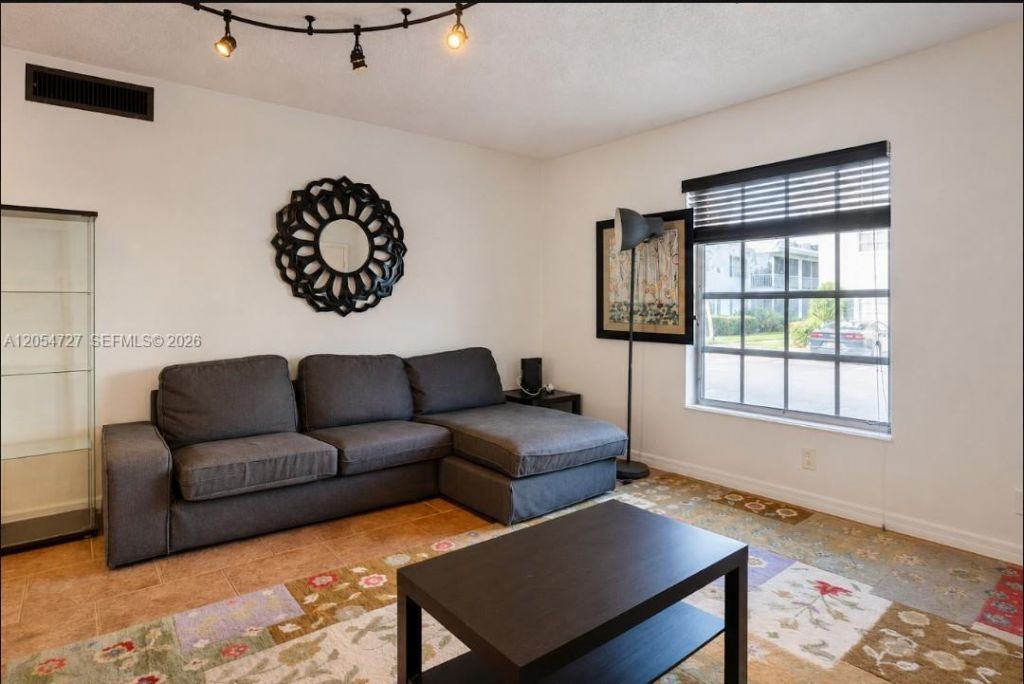 2201 NE 66th St, Unit 1302, Fort Lauderdale, FL 33308 Photo