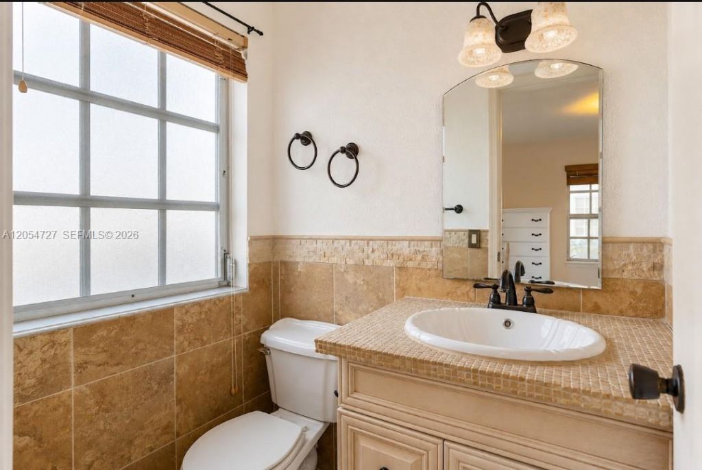 2201 NE 66th St, Unit 1302, Fort Lauderdale, FL 33308 Photo