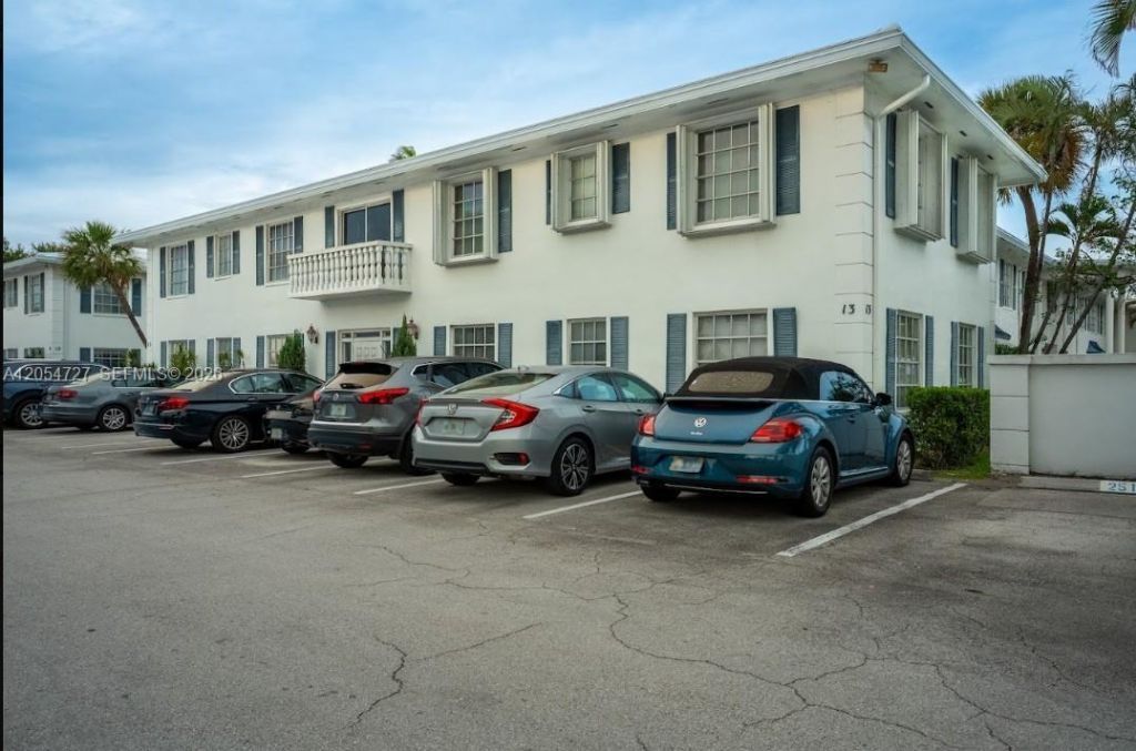 2201 NE 66th St, Unit 1302, Fort Lauderdale, FL 33308 Photo