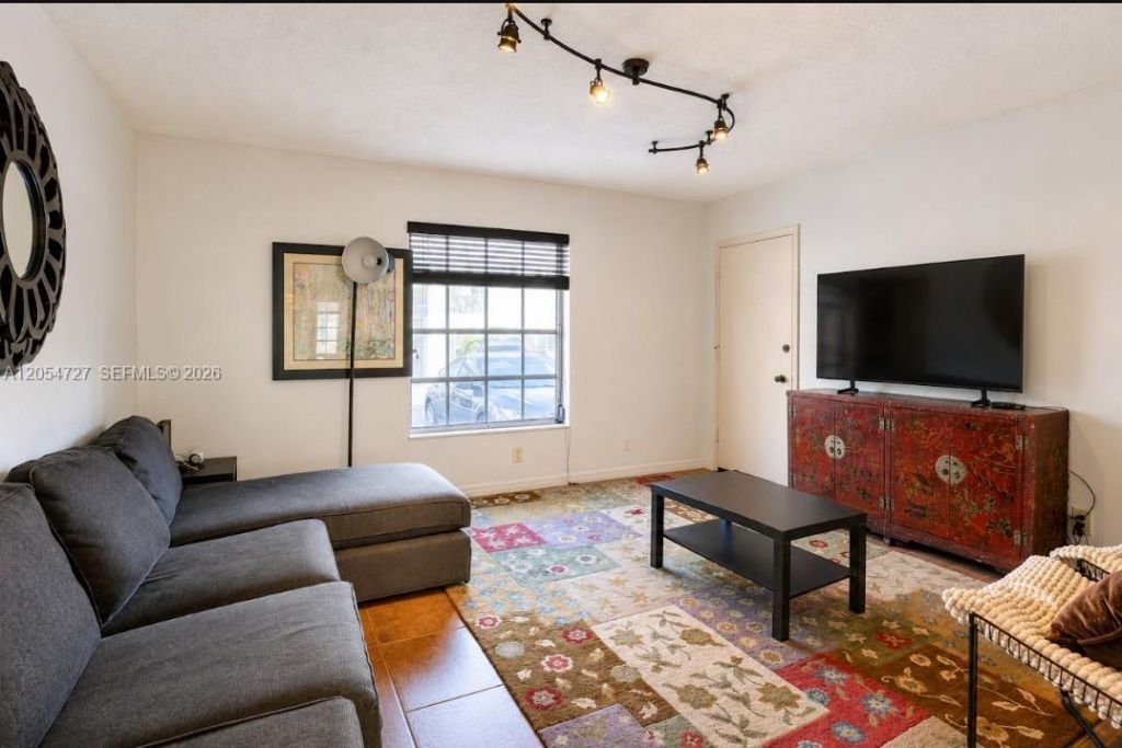 2201 NE 66th St, Unit 1302, Fort Lauderdale, FL 33308 Photo