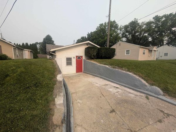 911 N Main Street, Goshen, IN 46528