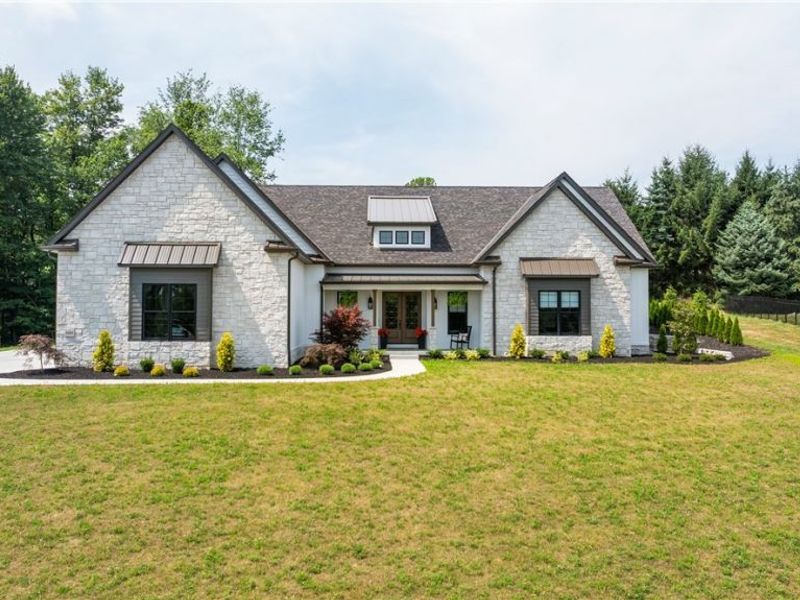 8484 Ivy Hill Drive, Poland, OH 44514 Photo 1